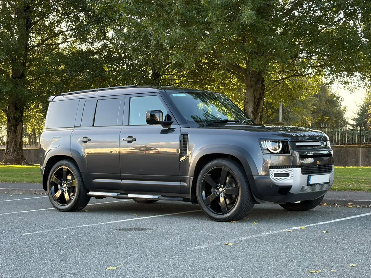 2022 Land Rover Defender 110 D250 SE Com - Image 2