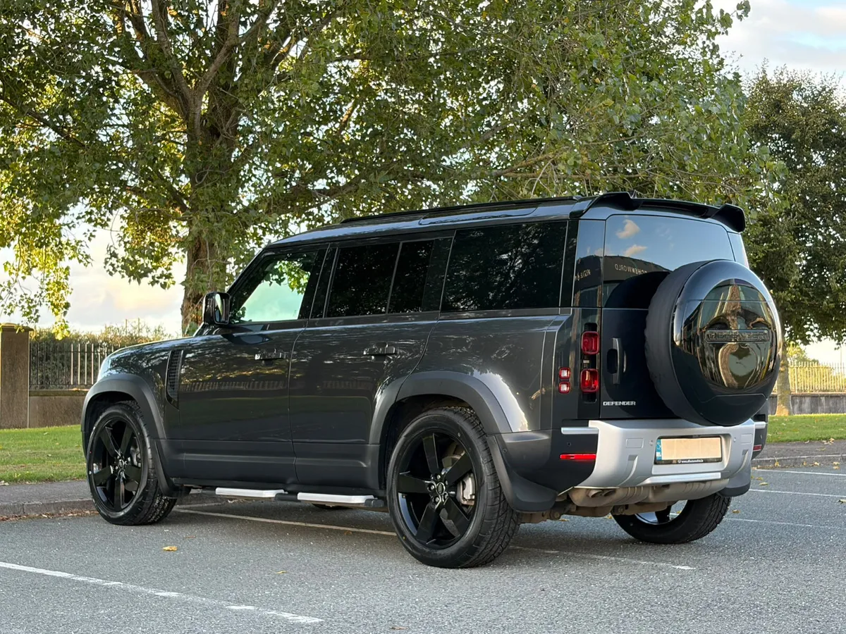 2022 Land Rover Defender 110 D250 SE Com - Image 5