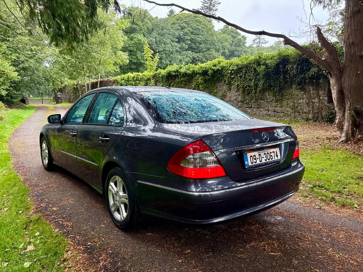 2009 Mercedes-Benz E220 CDI Automatic! - Image 2