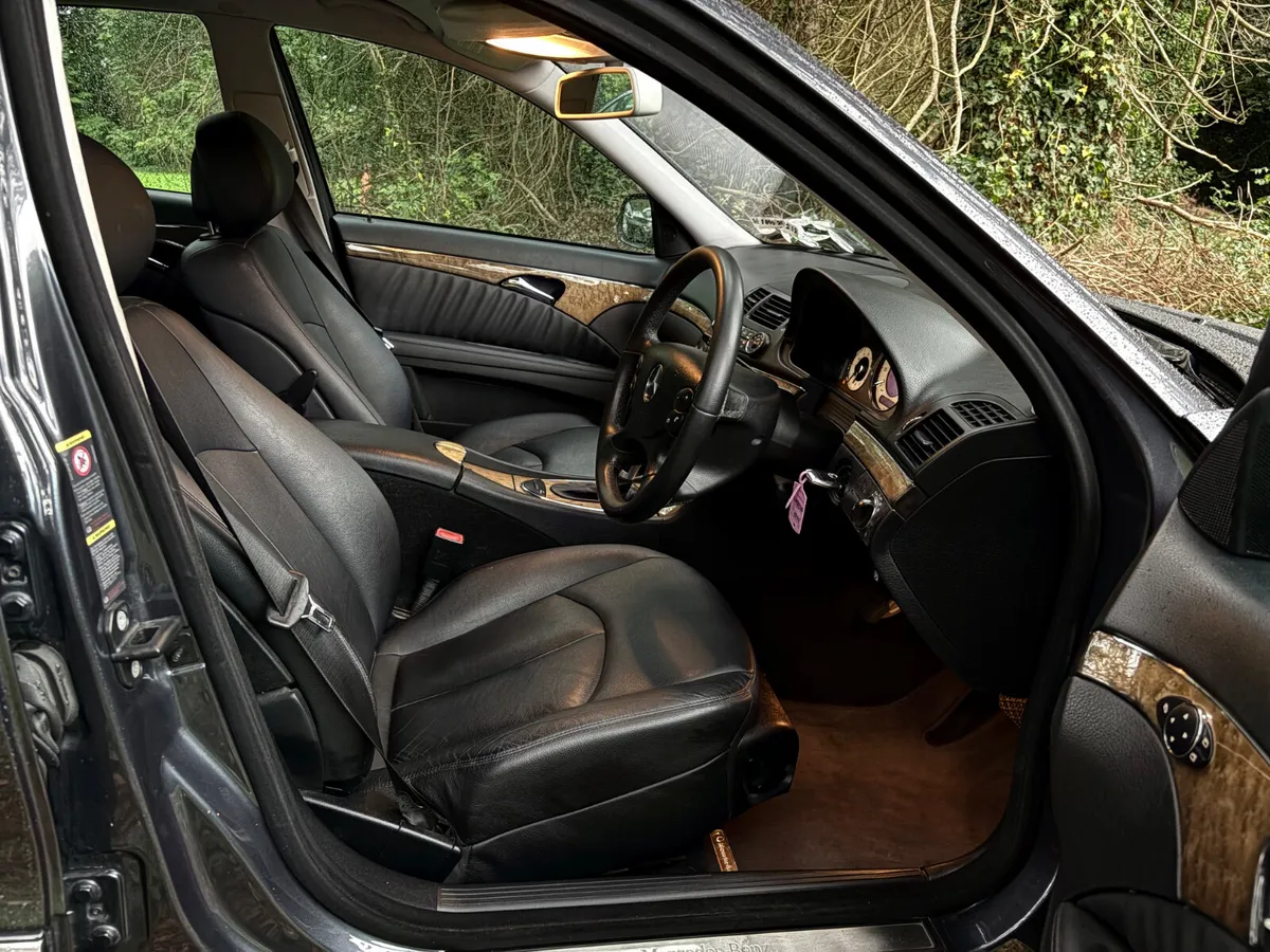 2009 Mercedes-Benz E220 CDI Automatic! - Image 6