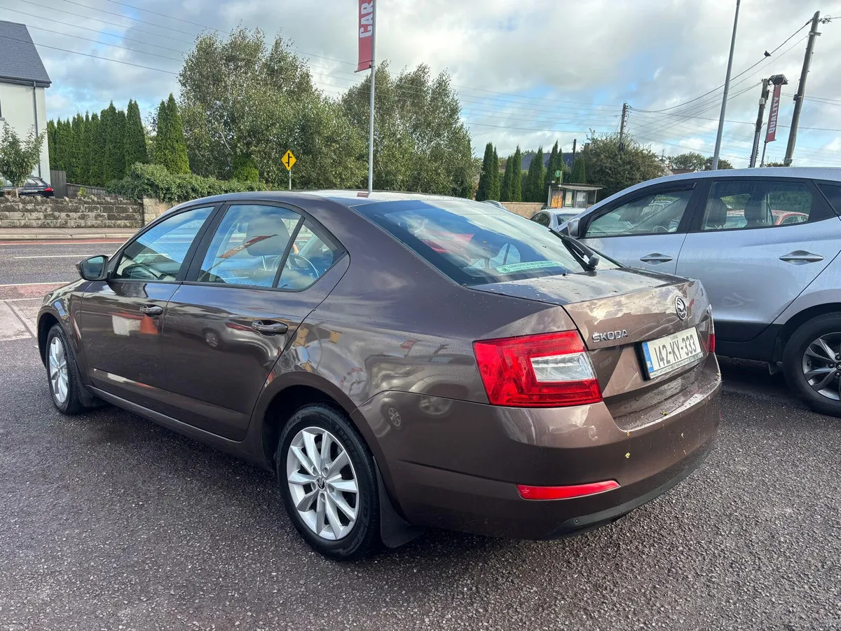 Skoda Octavia   ELEGANCE  DIESEL LOW  ROAD  TAX - Image 4