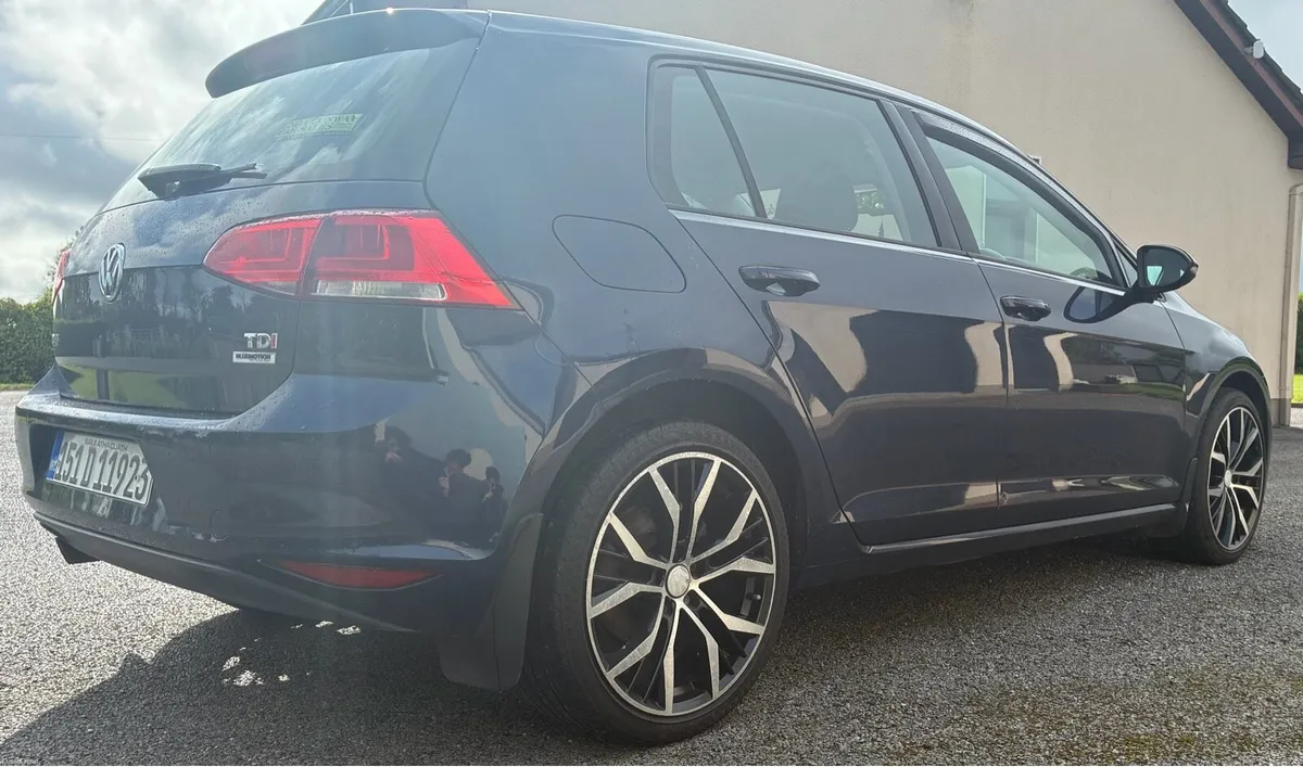 2015 Volkswagen Golf - Image 2