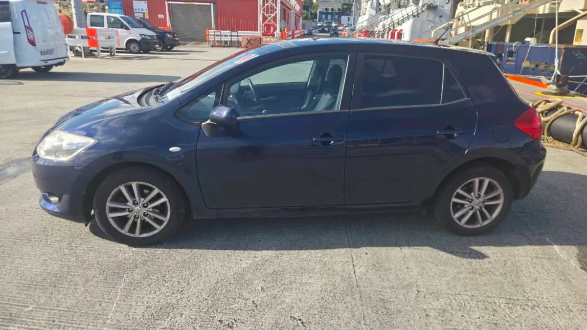 Toyota Auris TR 1.3L - Image 2