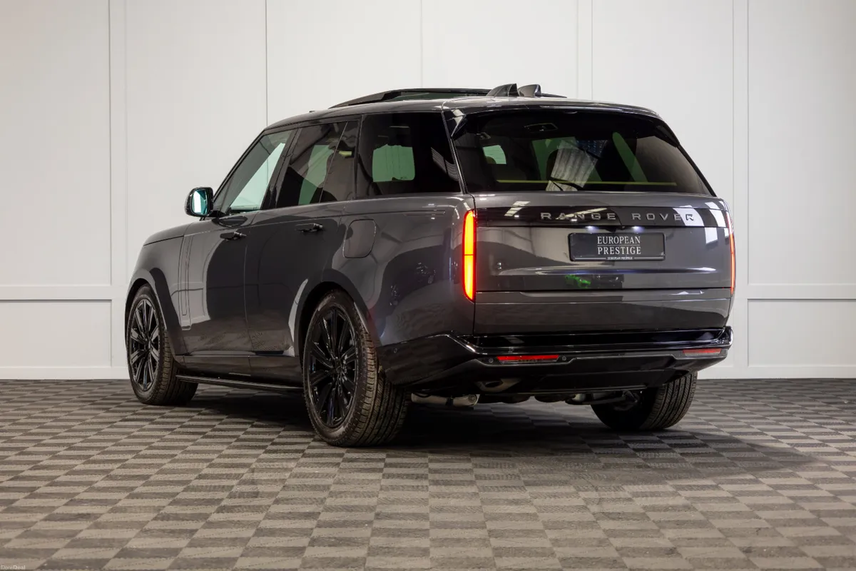262 Range Rover P460e SE *Pan Roof - Image 4