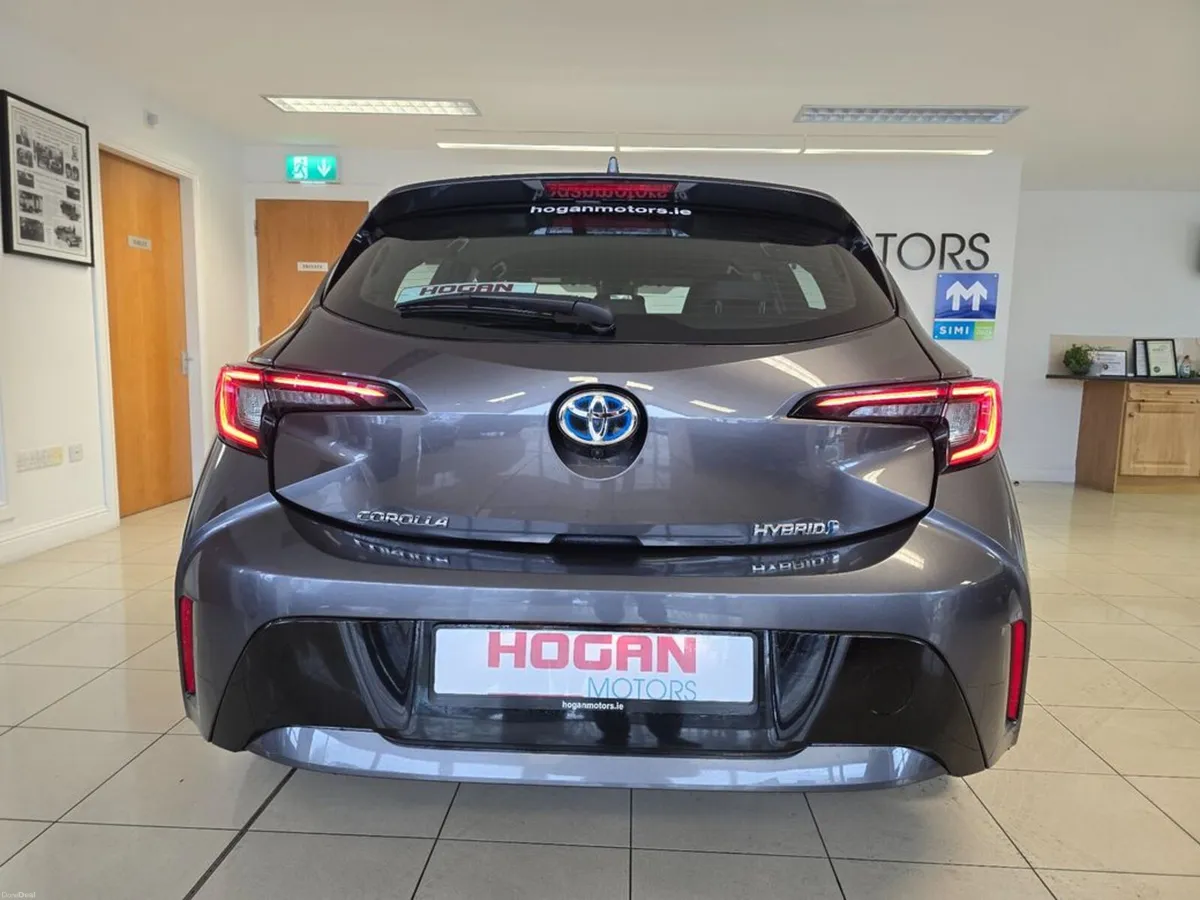 Toyota Corolla Hybrid Luna Automatic - Image 5