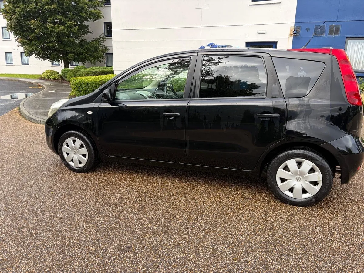 Nissan Note 2010 automatic - Image 5