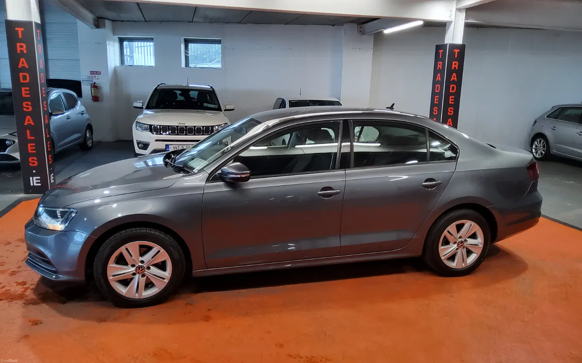 Volkswagen Jetta 2017 - Image 5