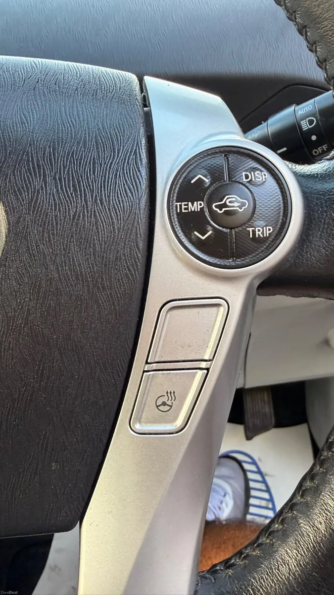Toyota Prius 2013 Plug 🔌 In - Image 4