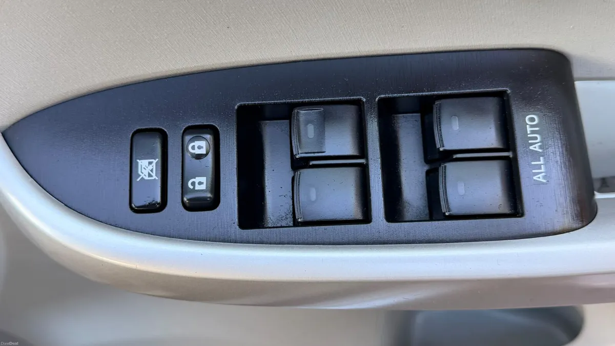 Toyota Prius 2013 Plug 🔌 In - Image 5