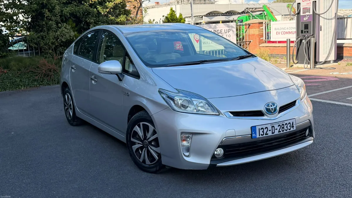 Toyota Prius 2013 Plug 🔌 In - Image 1