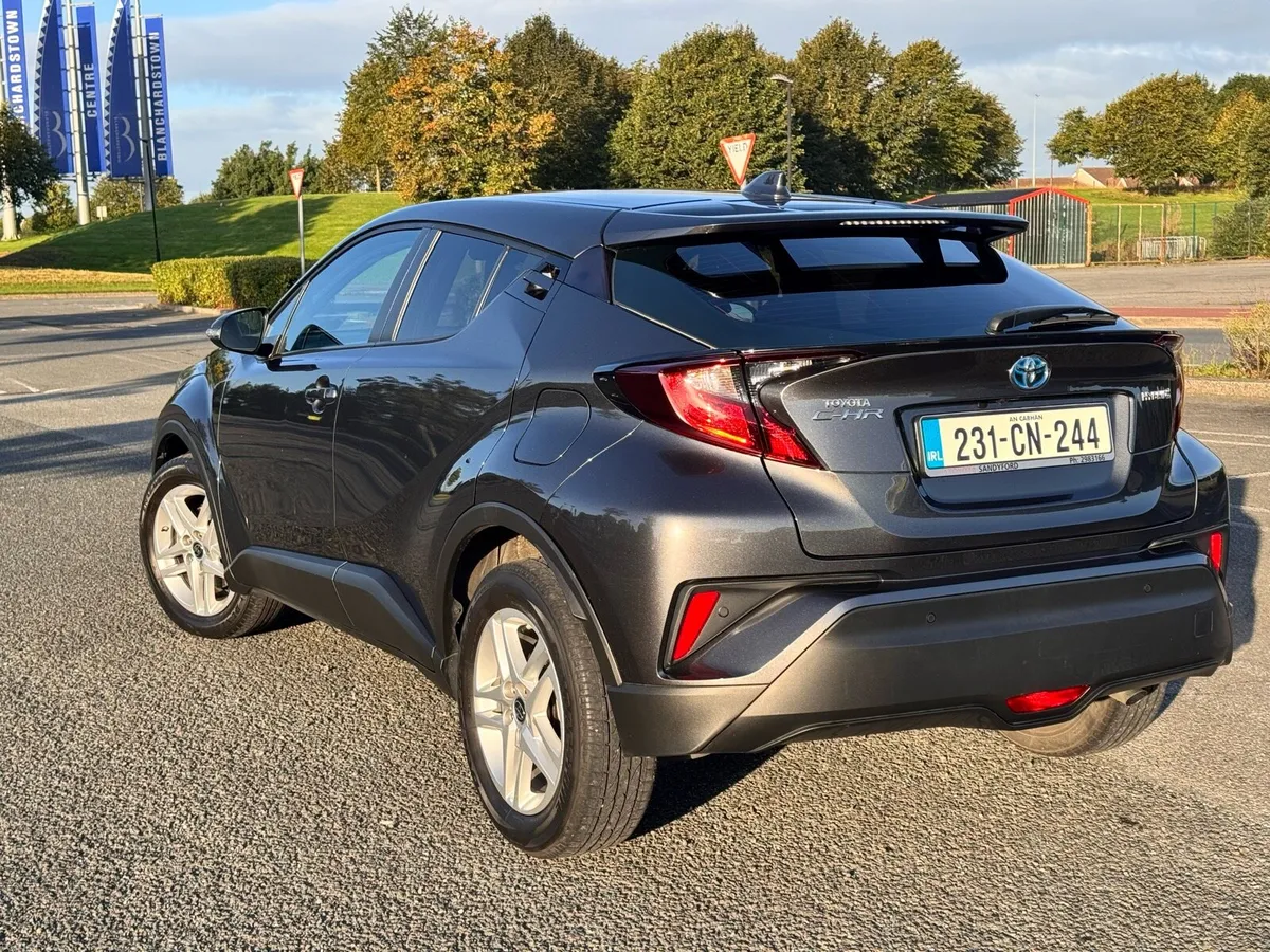 2023 TOYOTA C-HR 1.8 HYBRID – ONLY 43,178 KM - Image 3