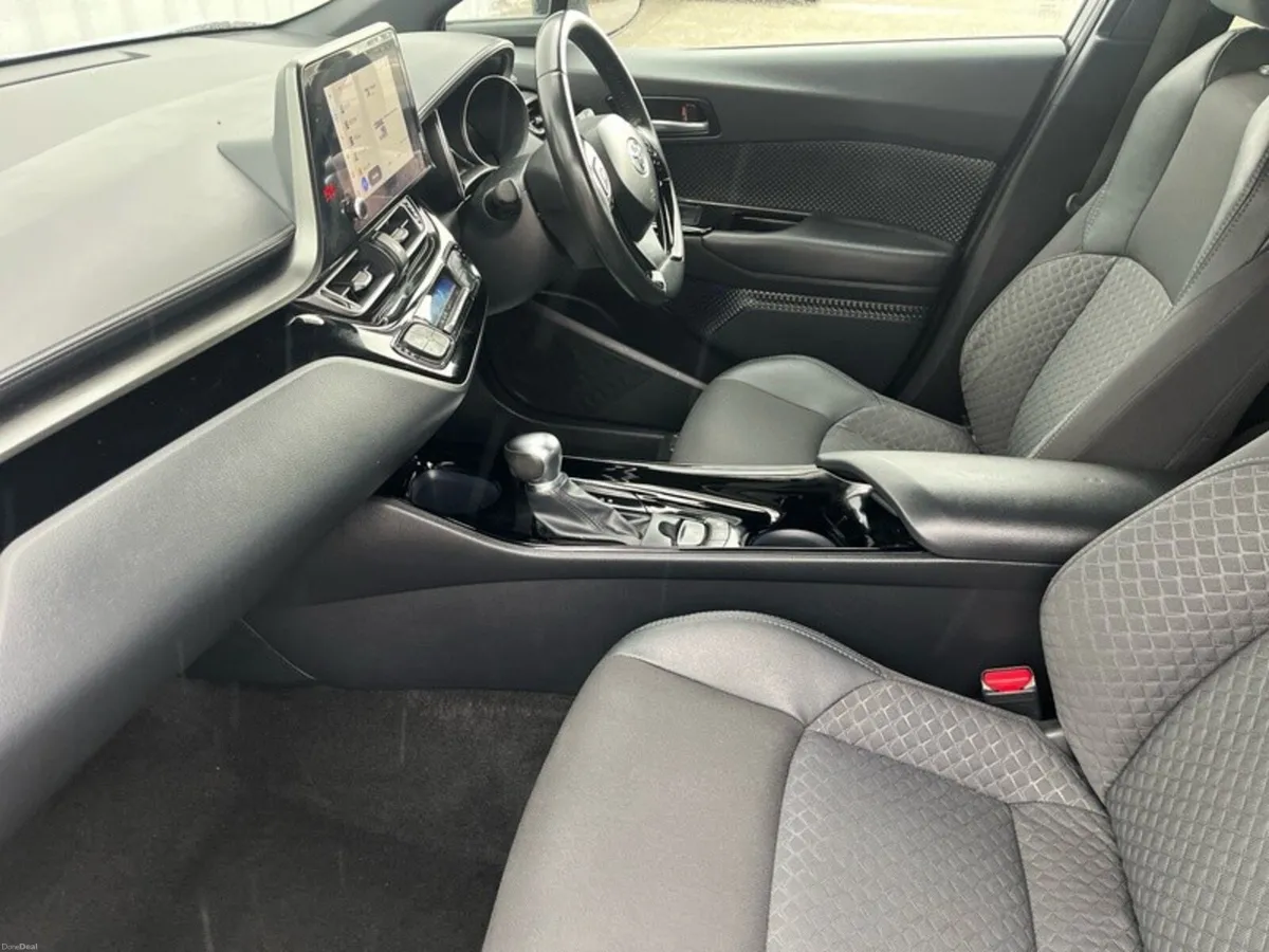 Toyota C-HR HYBRID SPORT BI-TONE 4DR - Image 6