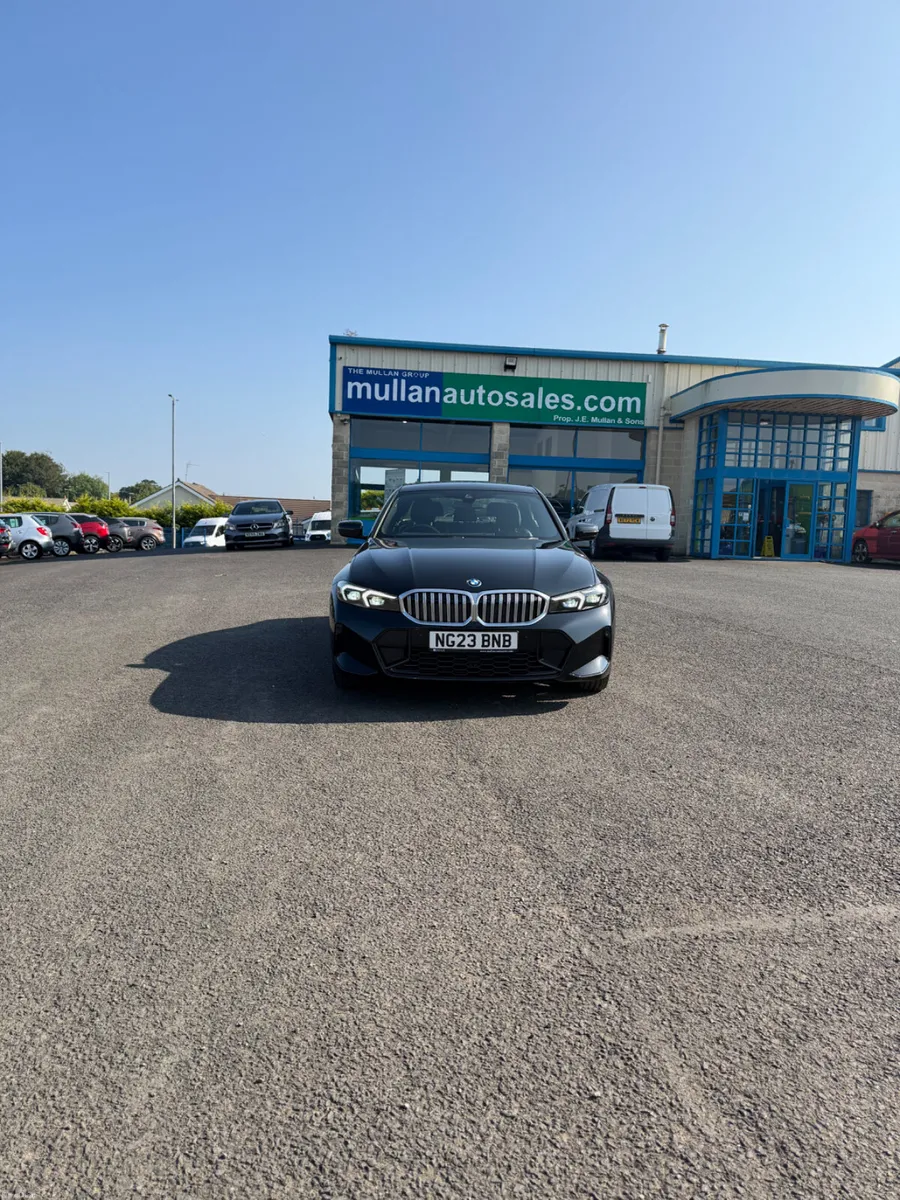 BMW 3-Series 2023 - Image 2