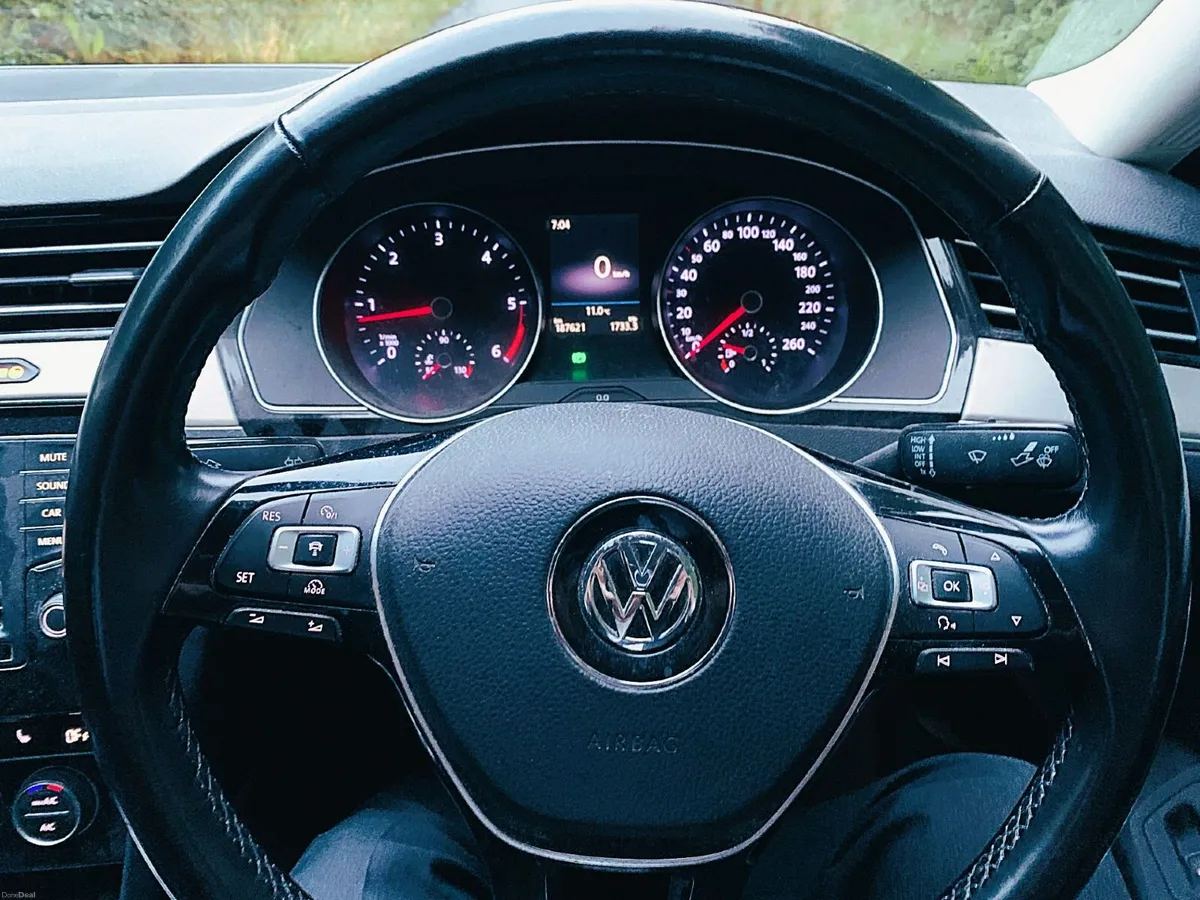 Volkswagen Passat 2017 - Image 6