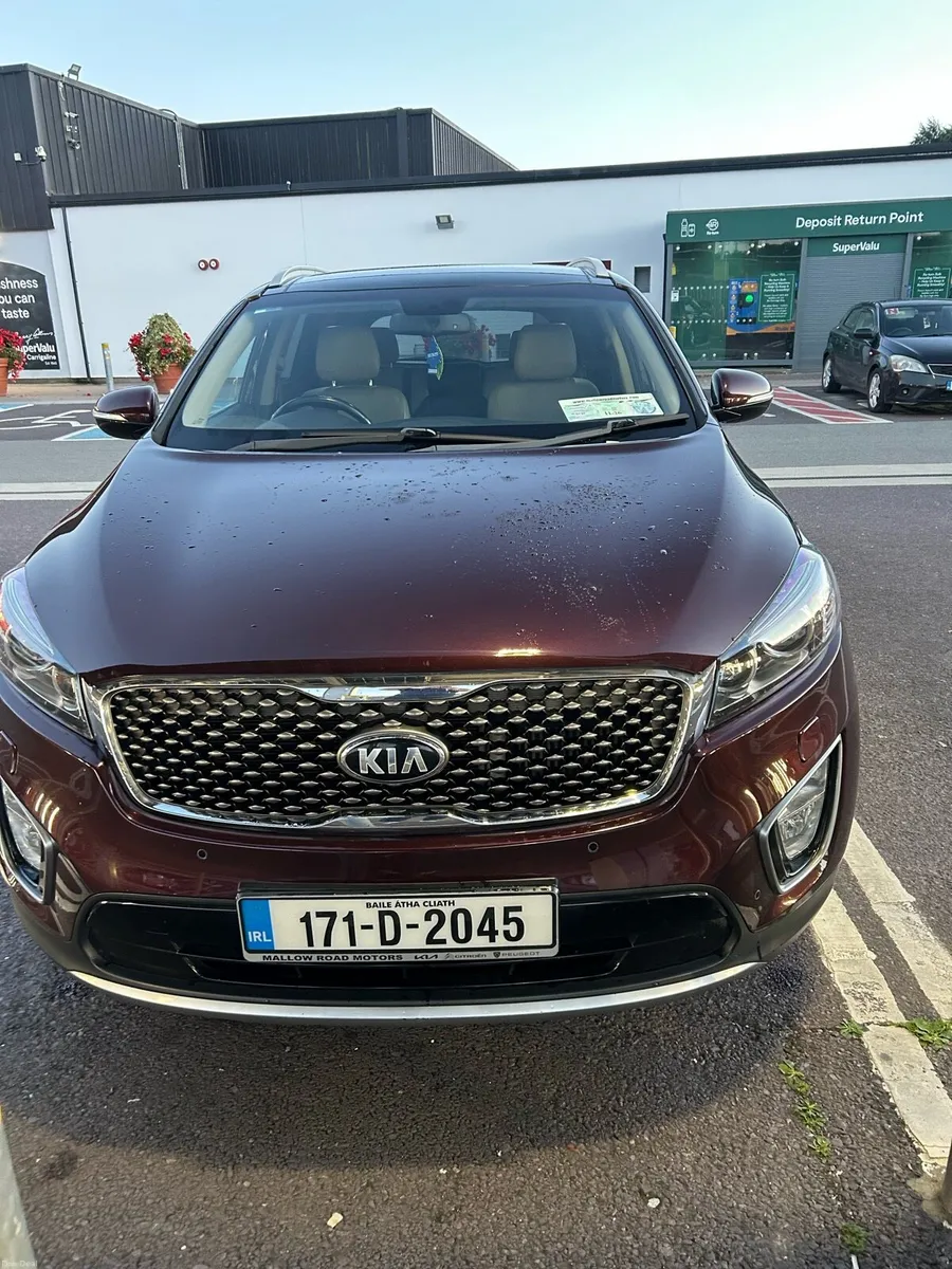 2017 Kia Sorento Platinum 4x4 7 seats - Image 2