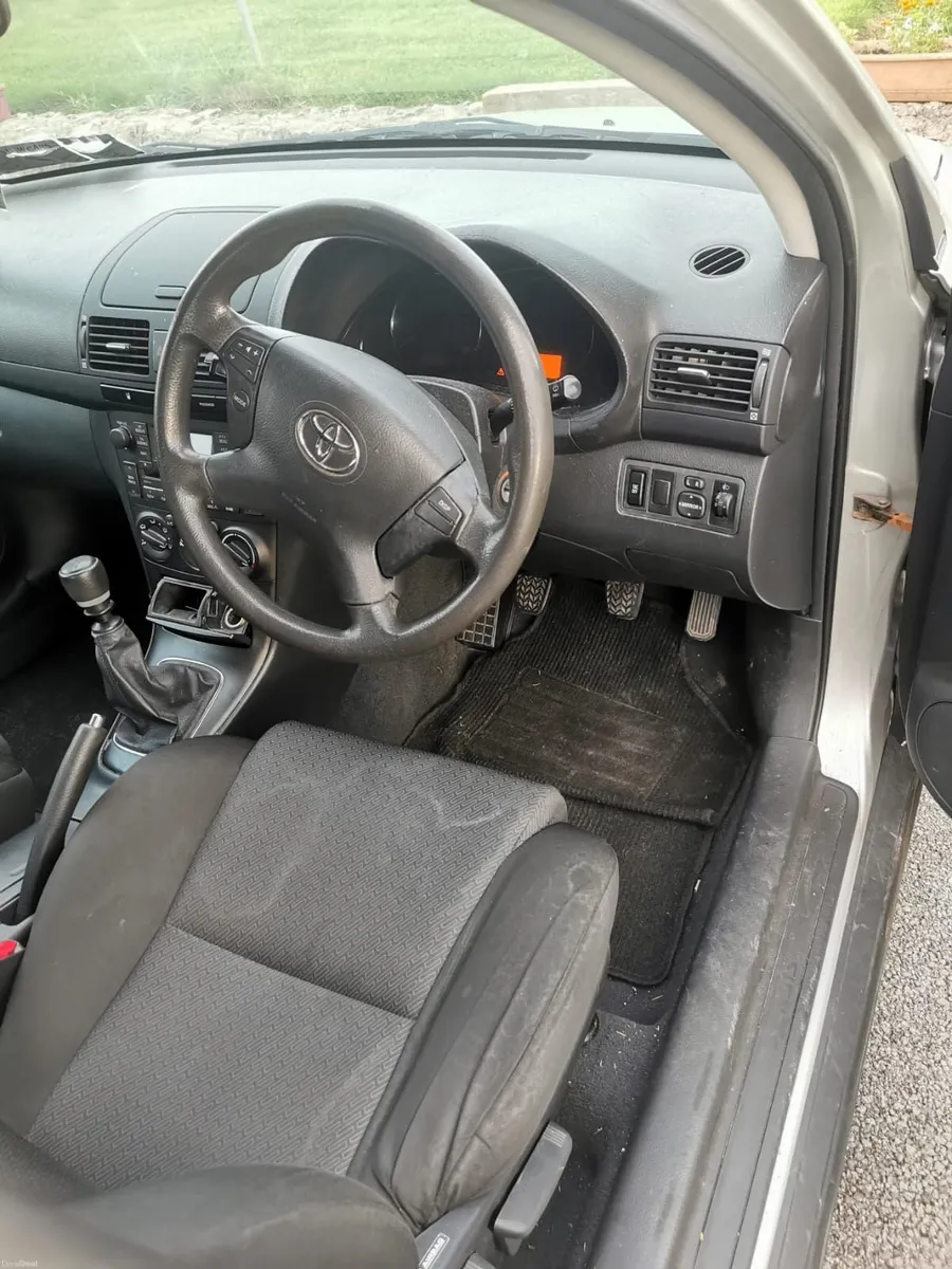 Toyota Avensis 2009 - Image 2