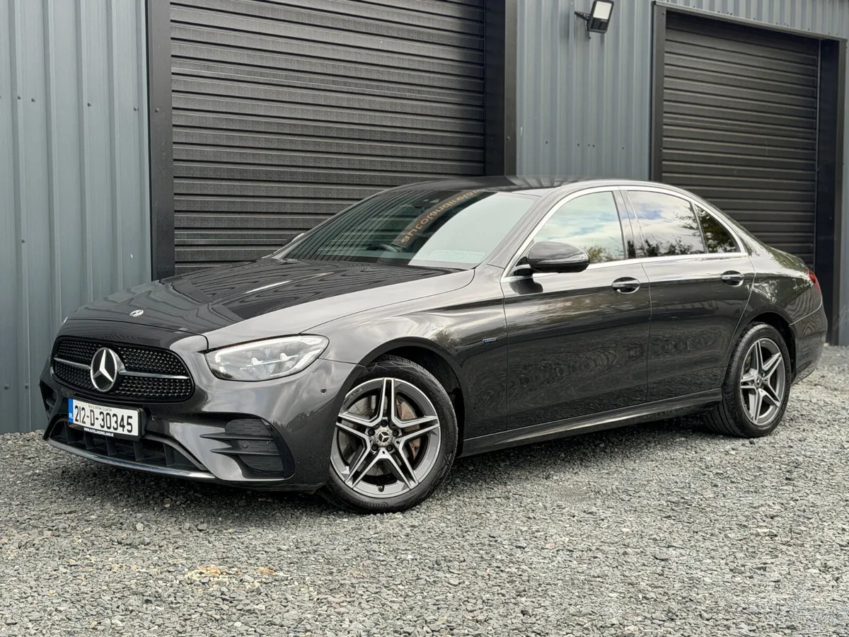 212 Mercedes-Benz E 300 DE Amg Line - Image 1
