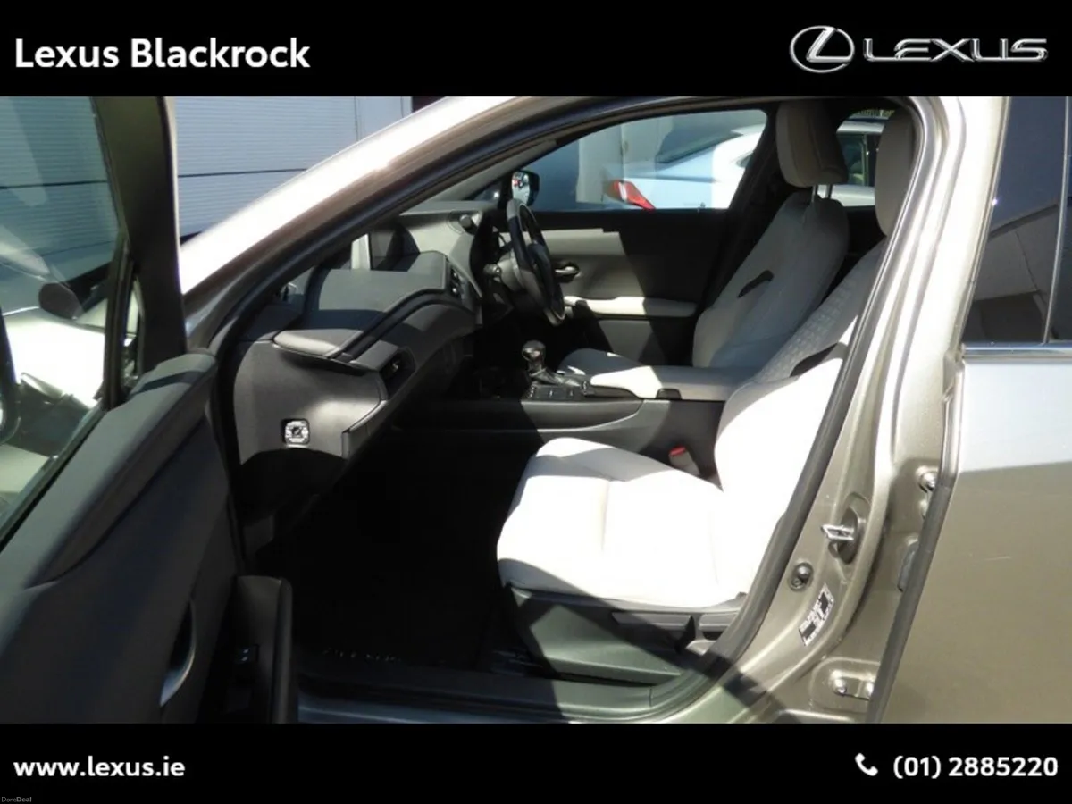 Lexus UX Hybrid Dynamic - Image 6