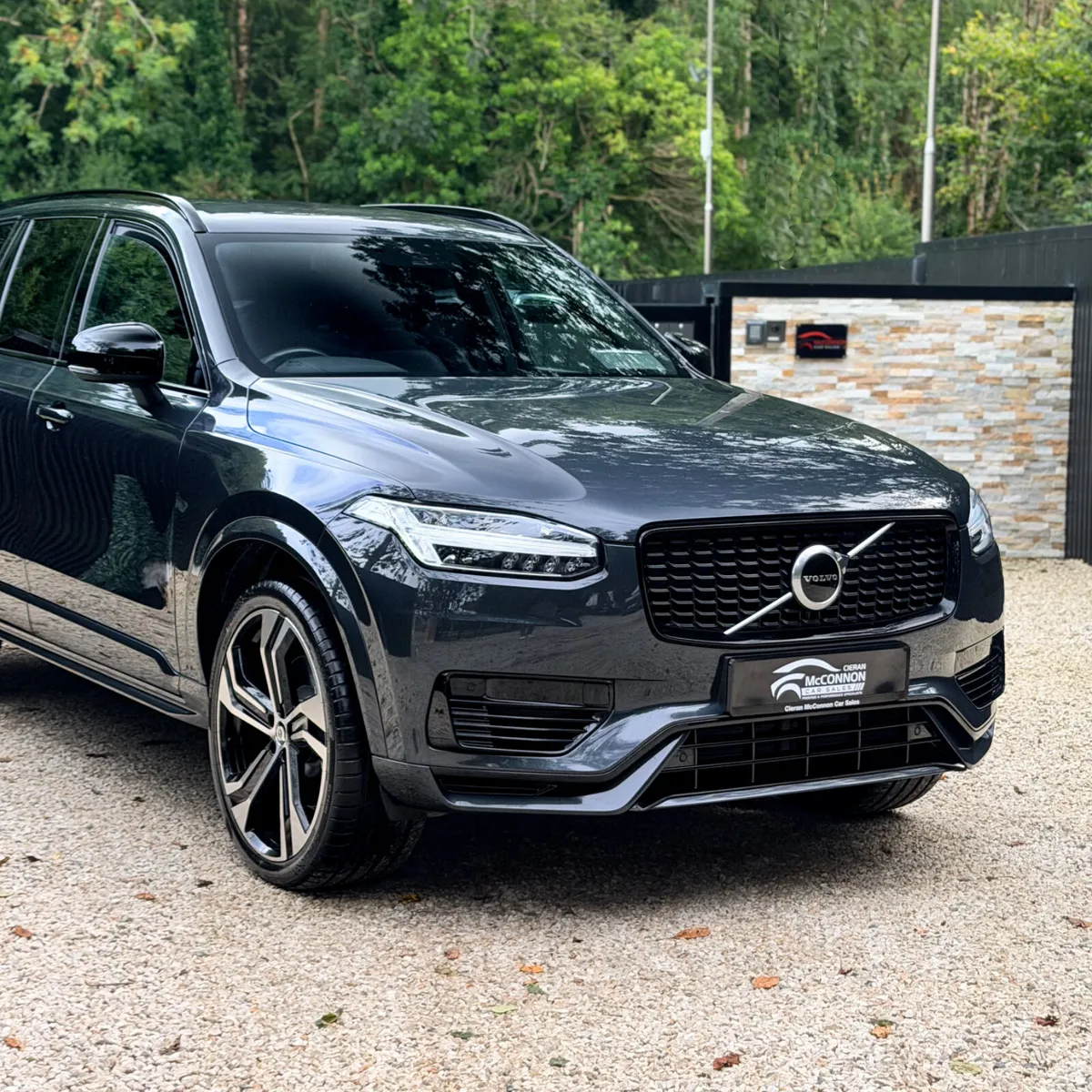 2021 (211) Volvo XC90 R-Design Pro T8 Recharge AWD - Image 2