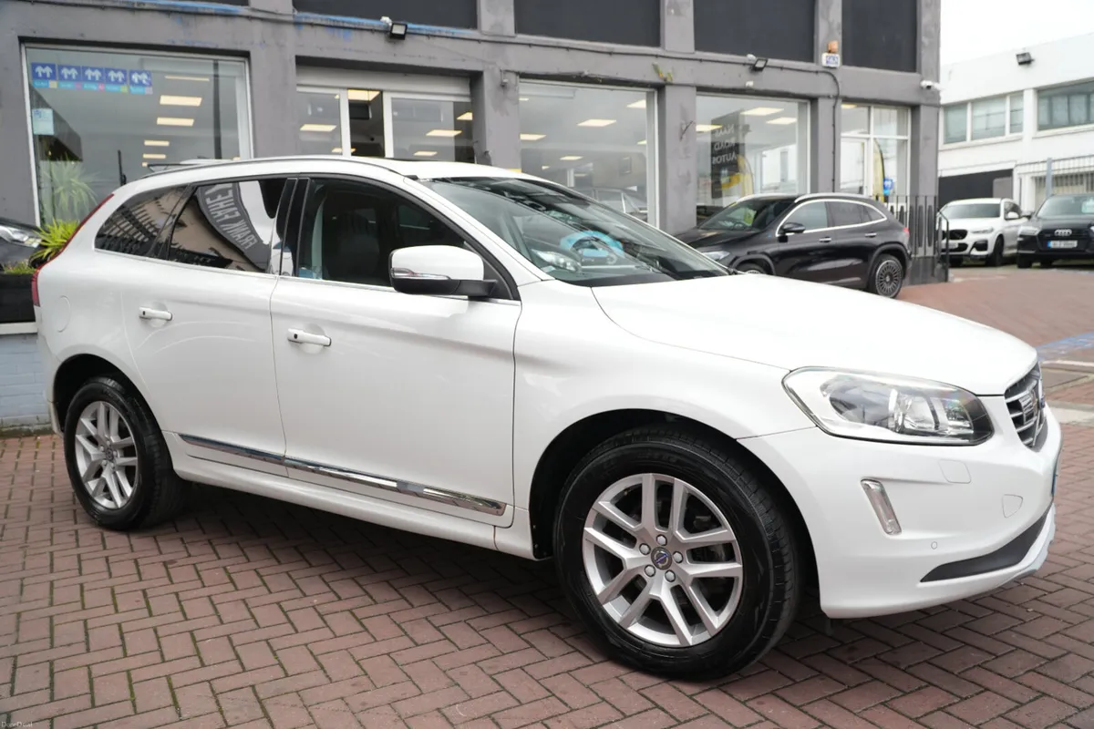 2017 VOLVO XC60 D4 - Image 2