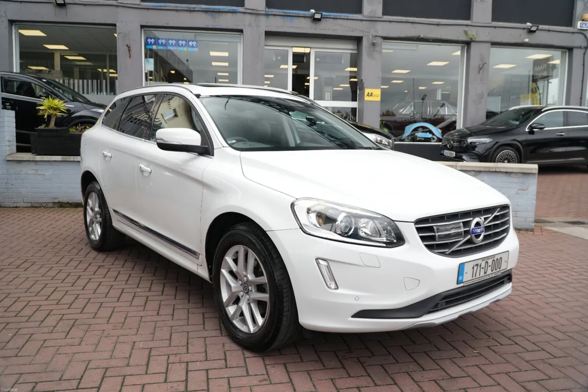 2017 VOLVO XC60 D4 - Image 1