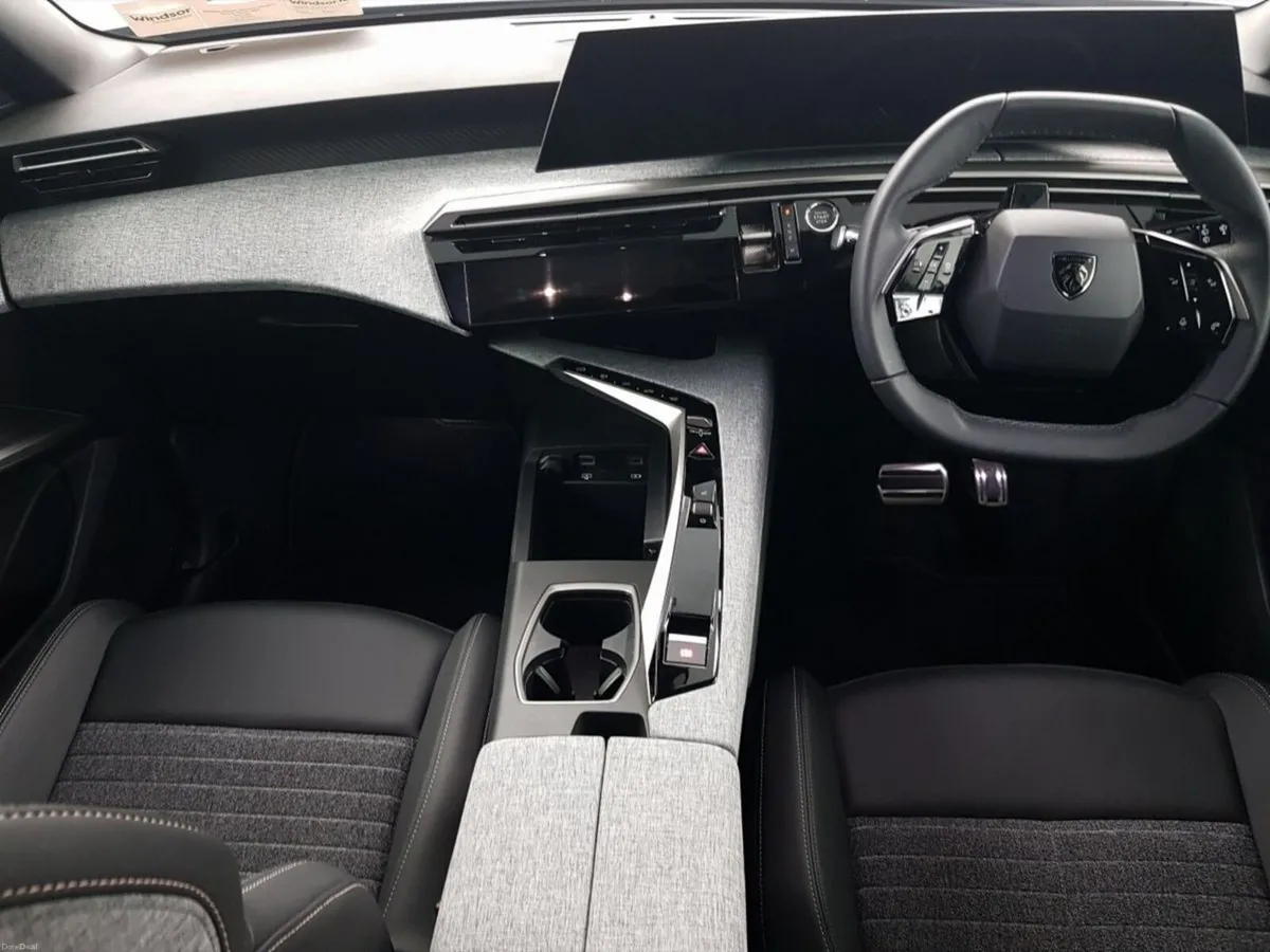 Peugeot 5008 1.2 MHEV 145bhp E-DCS6 Allure - Image 3