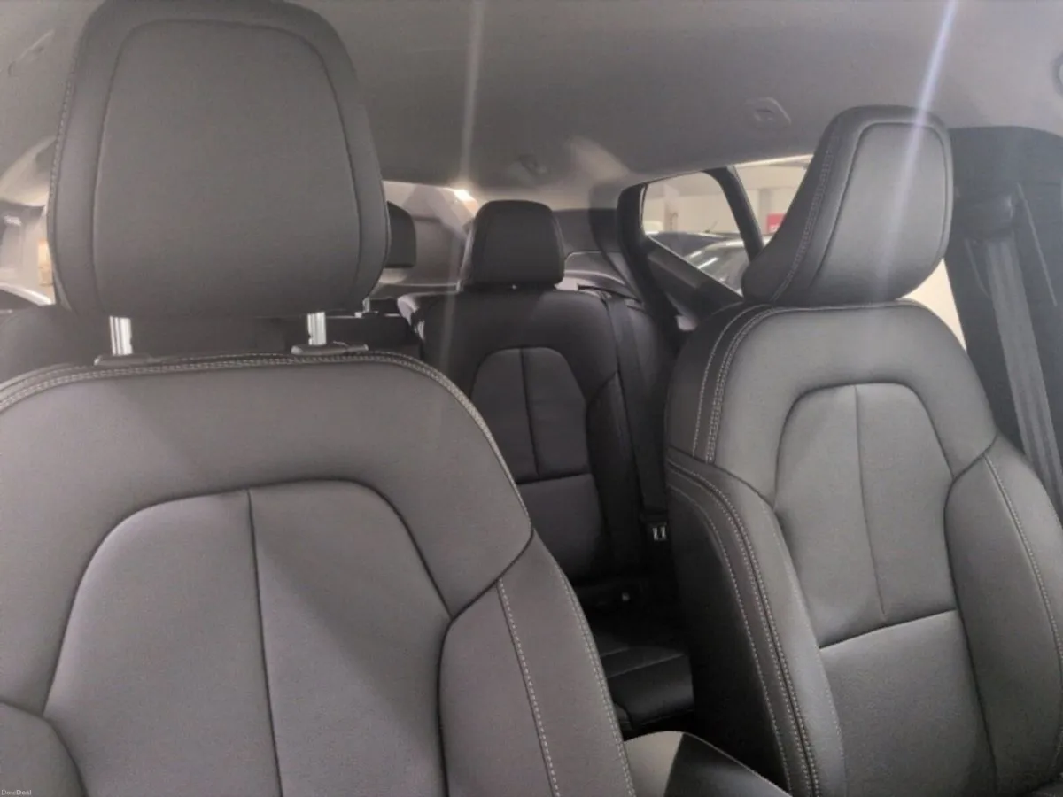 Volvo XC40 T2 Momentum - Image 4