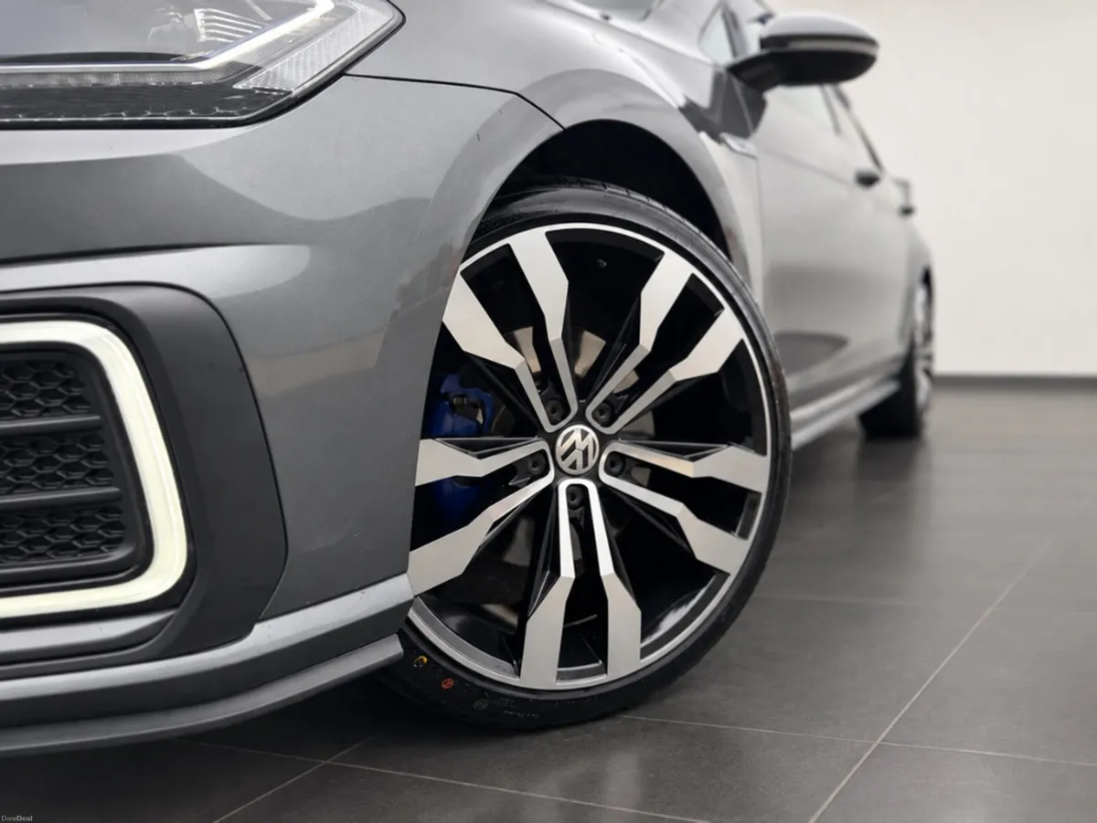 Volkswagen Golf GTE ADVANCE S-A DSG *NEW NCT* - Image 2