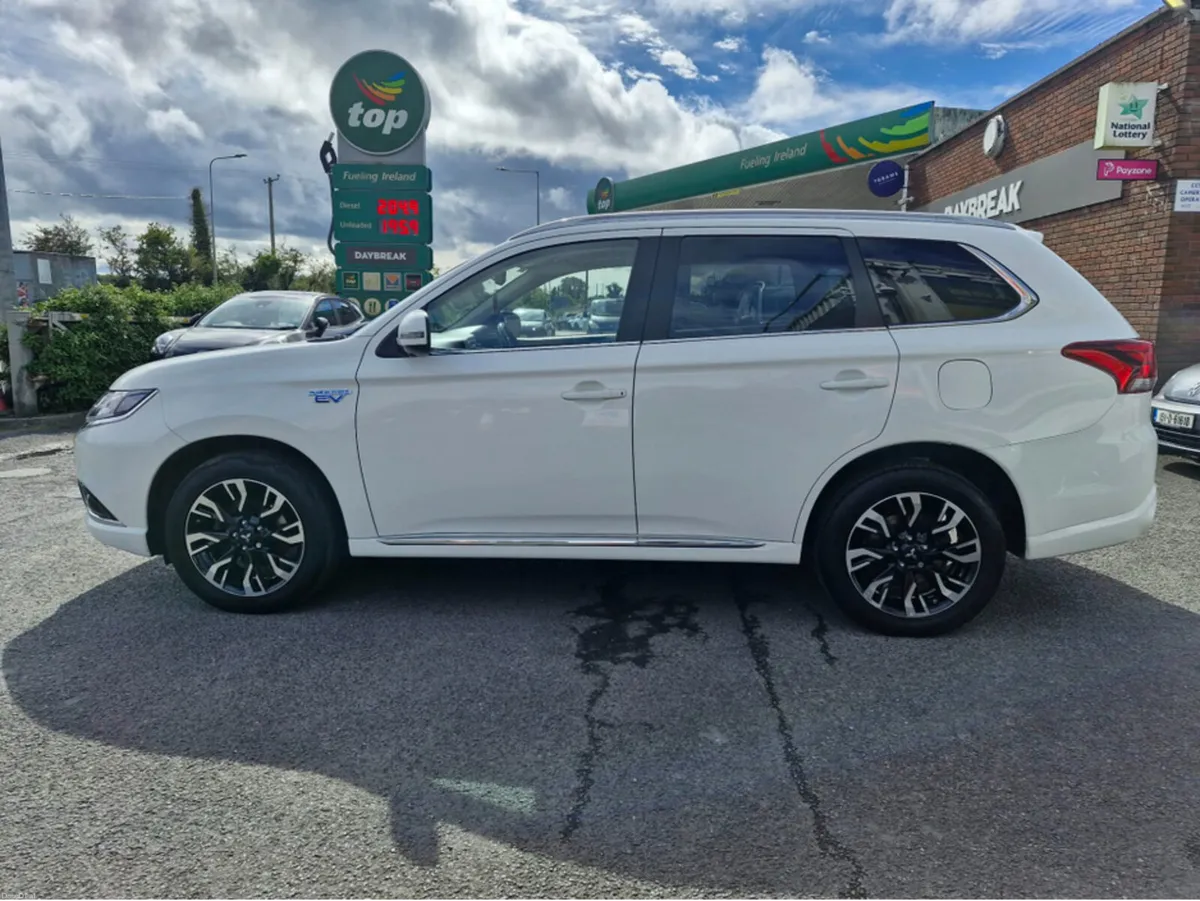 Mitsubishi Outlander 2.0 GX4H PHEV 200BHP 5DR AUTO - Image 1