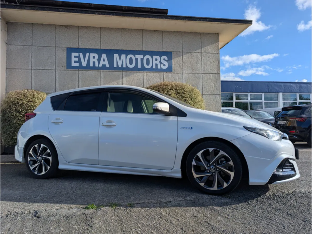 Toyota Auris G MODELLISTA HYBRID AUTOMATIC 1.8  PE - Image 3