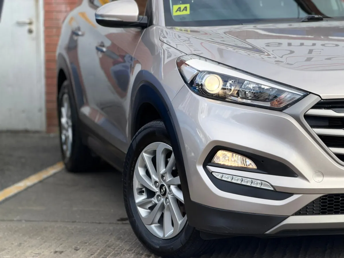 Hyundai Tucson 1.7 CRDI PREMIUM 5DR - PANROOF - Image 5