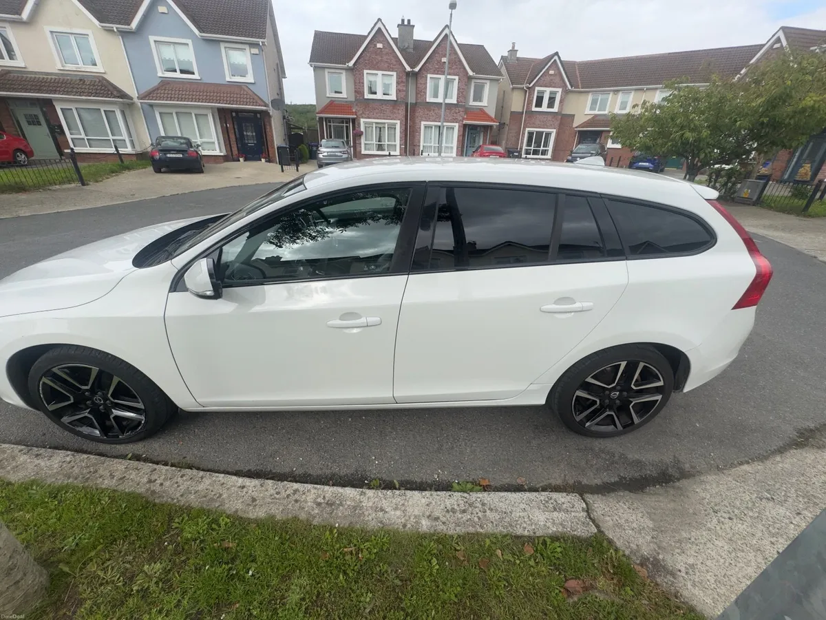 Volvo V60 2017 - Image 2