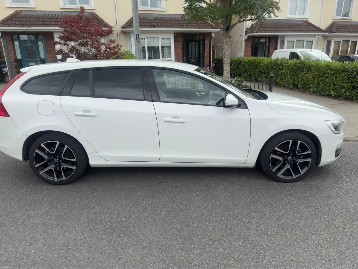 Volvo V60 2017 - Image 1