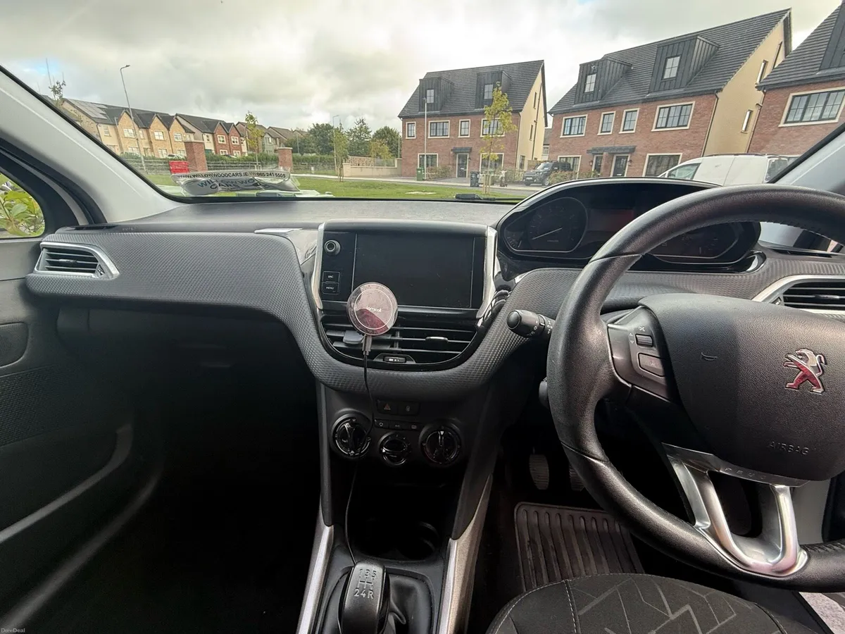 Car - Image 3