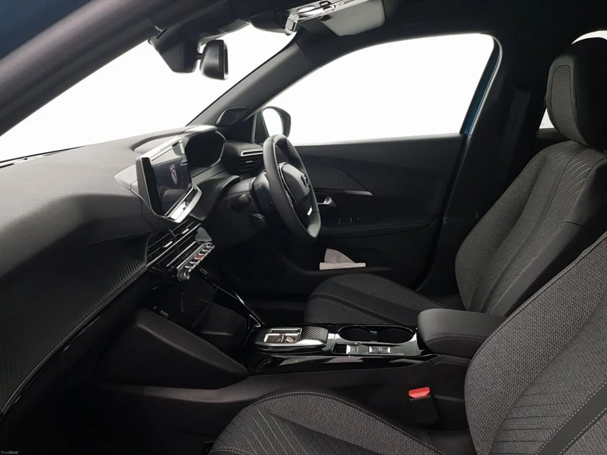 Peugeot 2008 HYBRID 110BHP e-DCS6 Allure - Image 4