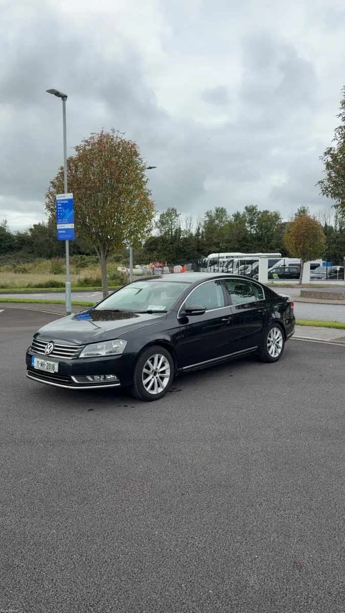 2011 Volkswagen Passat(High-Line) - Image 2