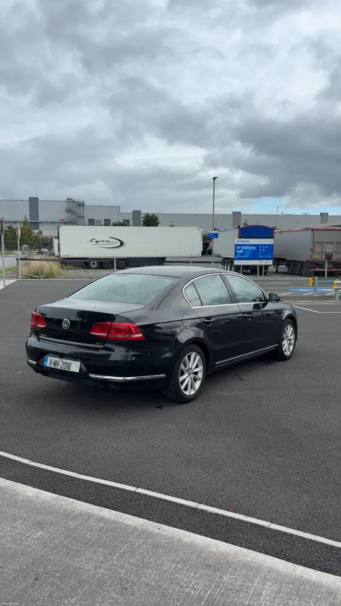 2011 Volkswagen Passat(High-Line) - Image 4