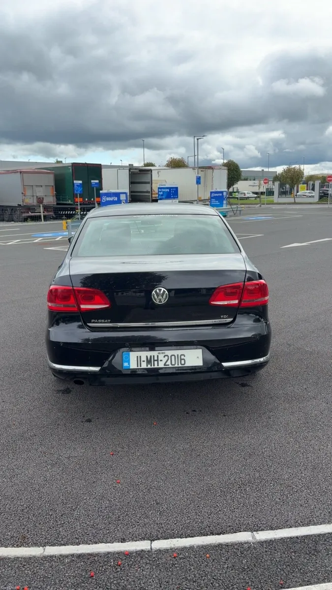 2011 Volkswagen Passat(High-Line) - Image 6