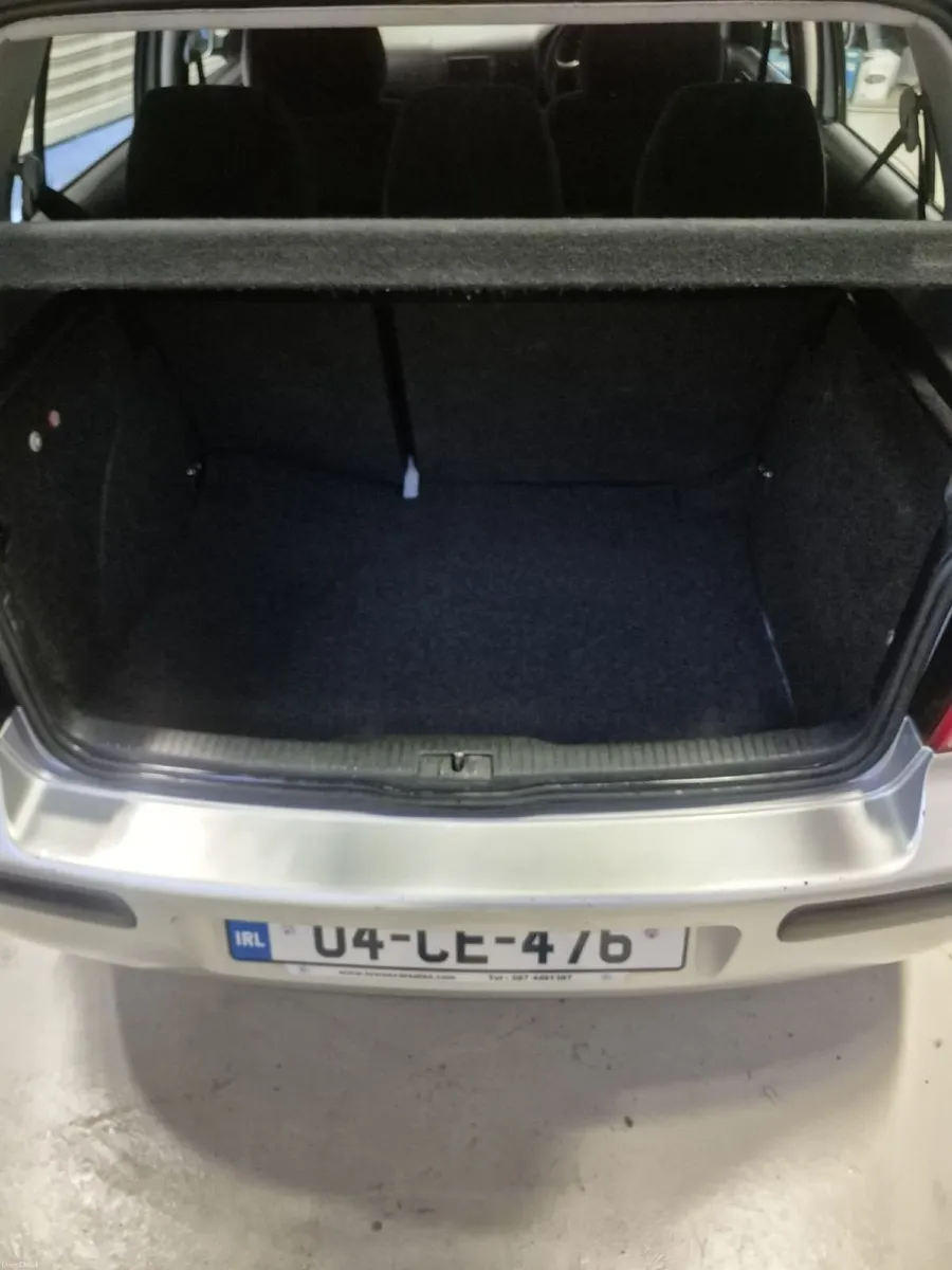 Volkswagen Golf 2004 - Image 1