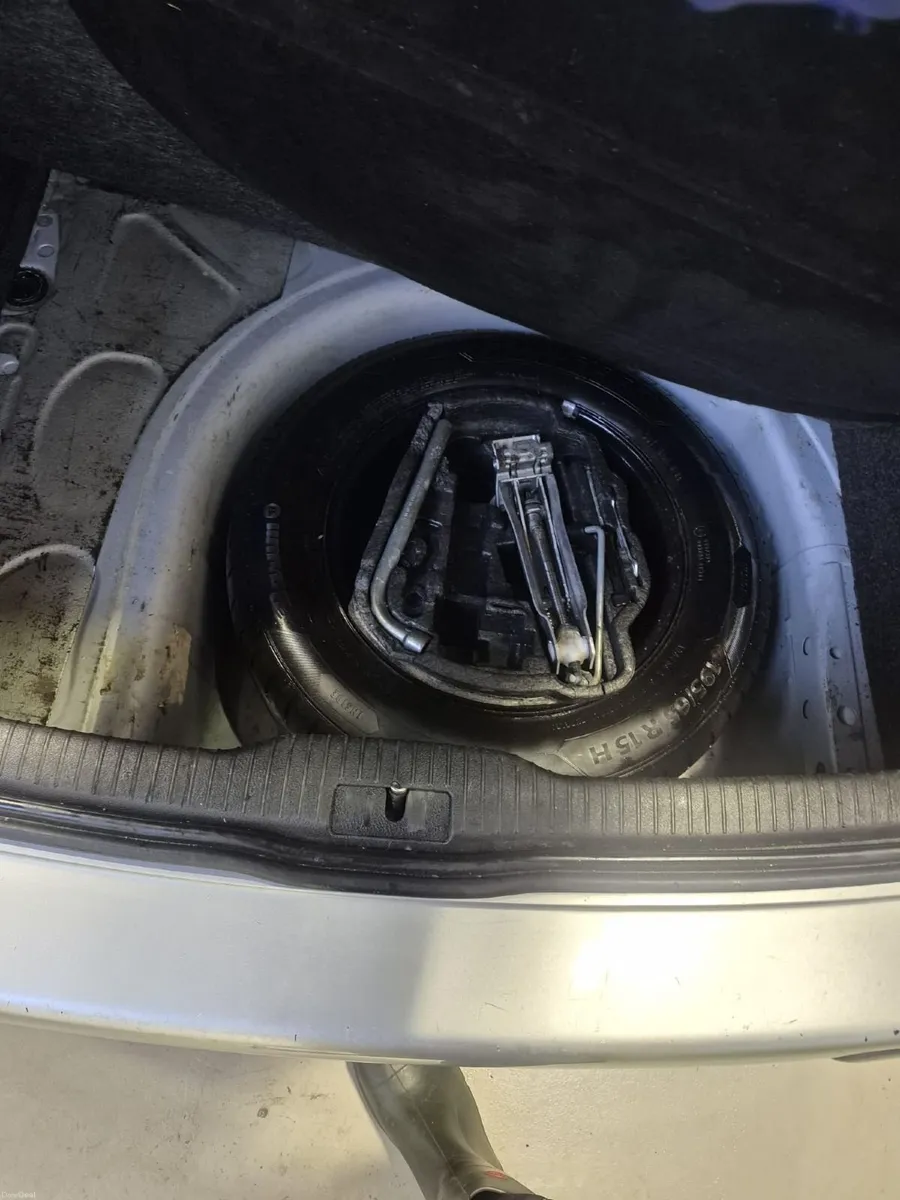 Volkswagen Golf 2004 - Image 2