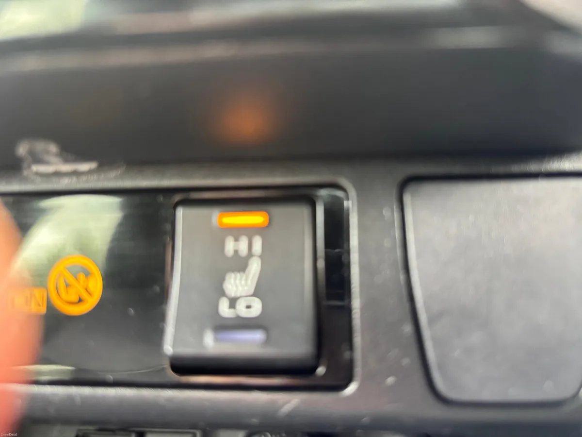 Toyota RAV4 2019  HYBRID  AUTOMATIC - Image 5