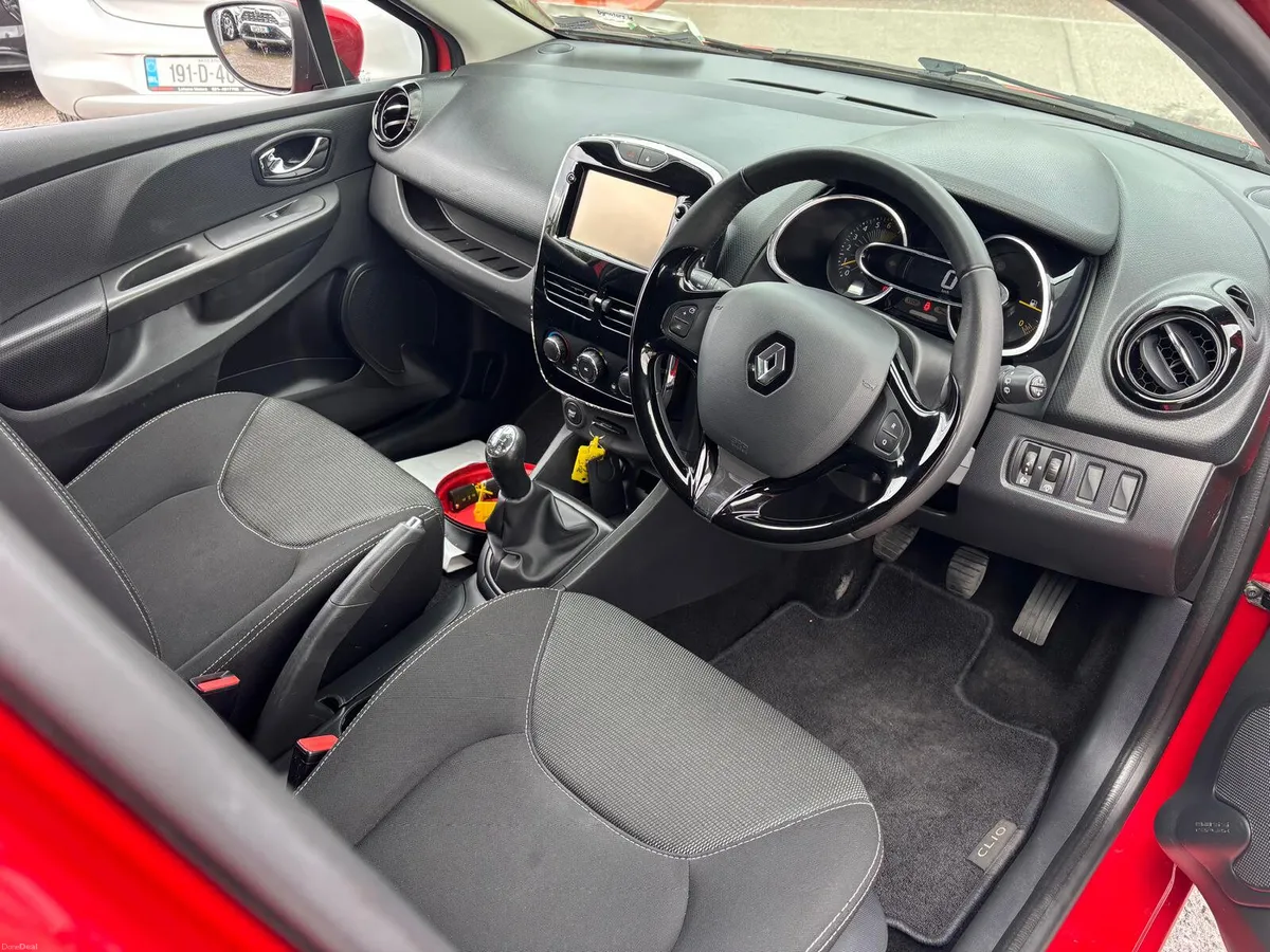 Renault Clio 2015  PETROL    IDEAL  STARTER CAR - Image 4