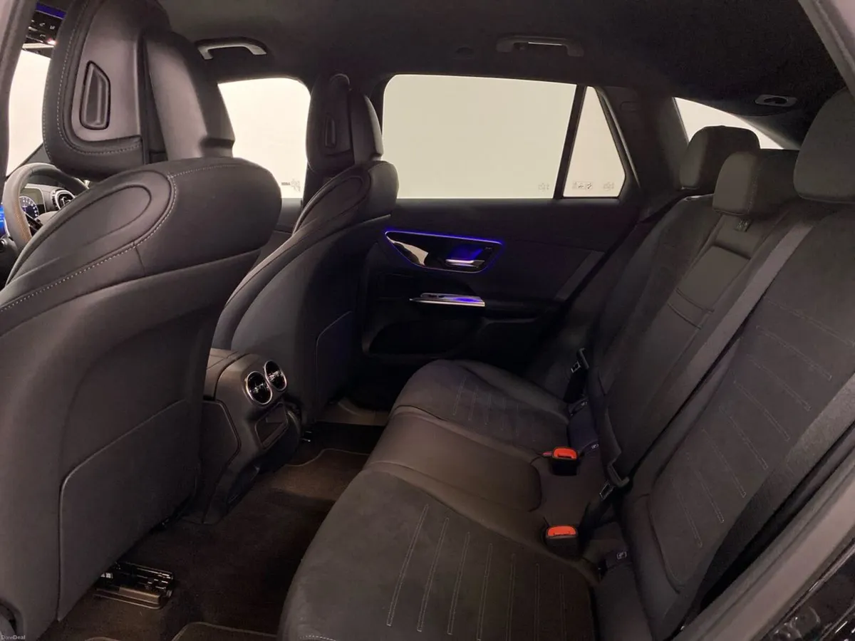 Mercedes-Benz GLC GLC 300 e AMG Line Urban Edition - Image 4