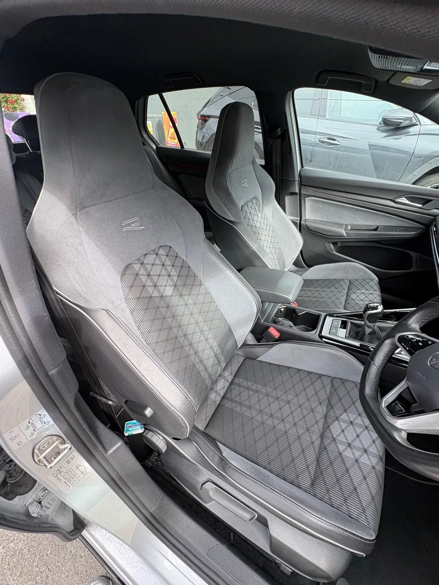 2024 Volkswagen Golf R-Line, 1.0 TSI Manual - Image 6