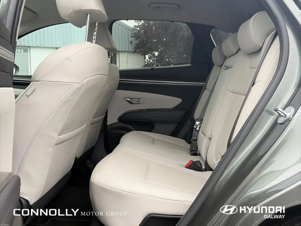 Hyundai Tucson 2WD Executive Plus w 2 Tone Roof 4. - Image 6