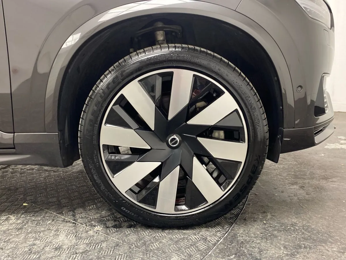 Volvo XC90 T8 PHEV 455hp Plus (Dark Theme) - Image 5