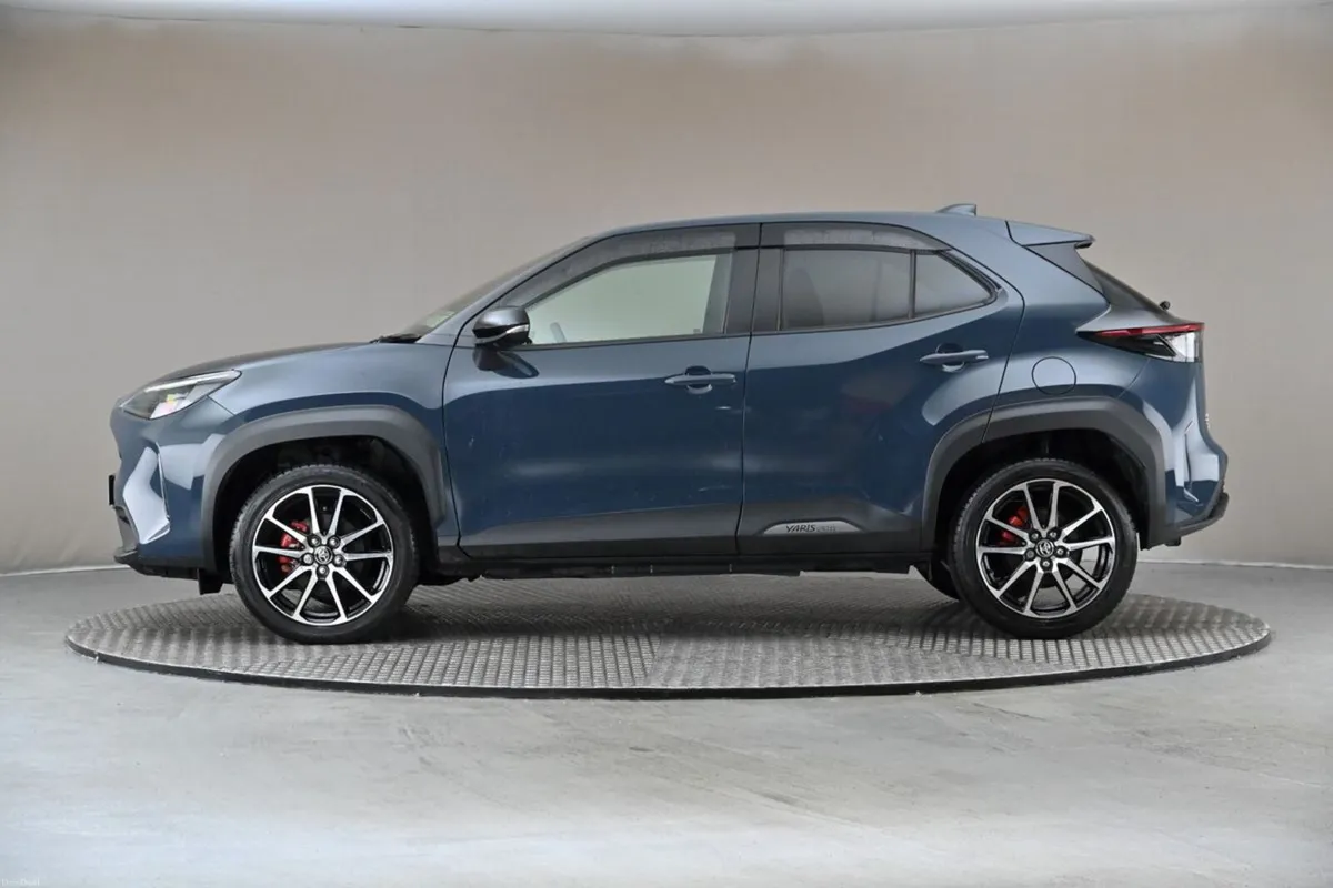 Toyota Yaris Cross 1.5 HEV E-CVT GR SPORT **LEATHE - Image 5