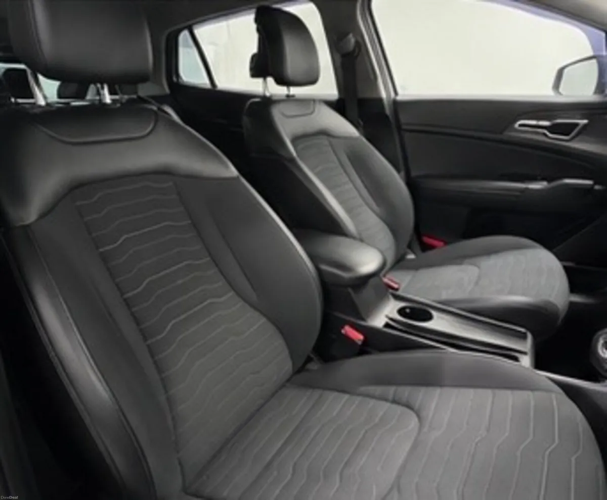 2023 Kia Sportage - Image 5