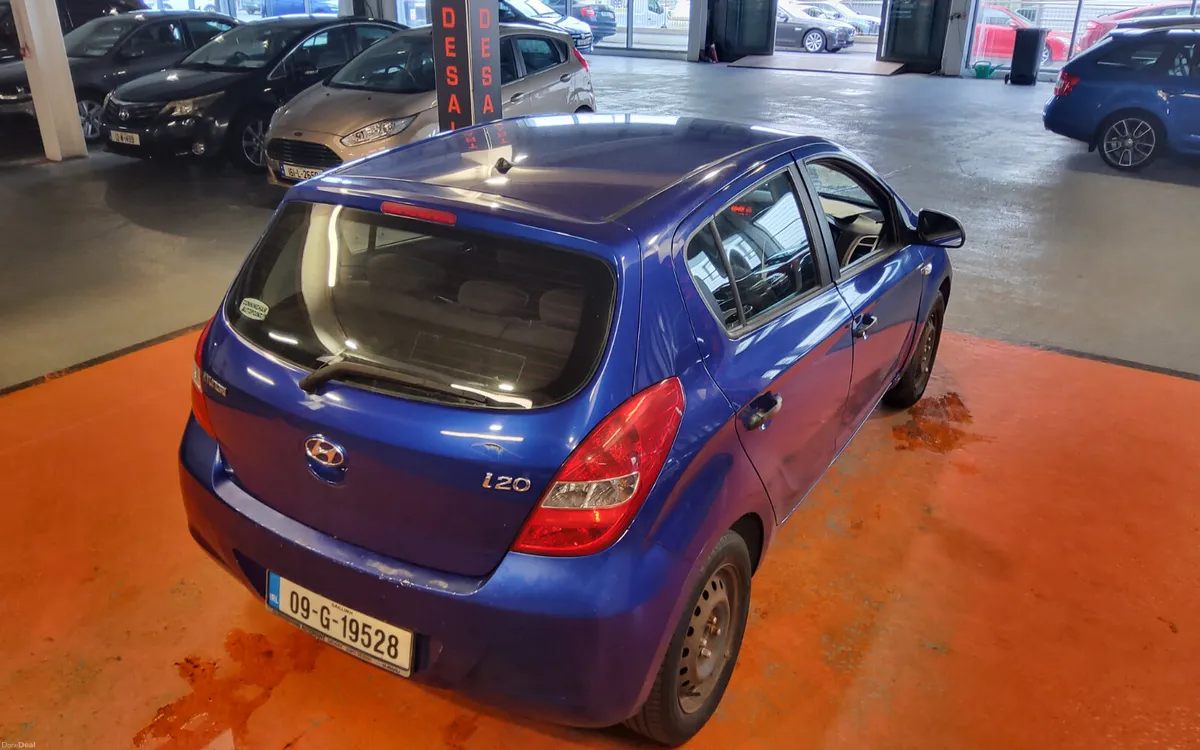 Hyundai i20 2009 - Image 2