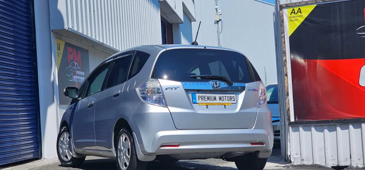 Honda Fit Hybrid Automatic - Image 3